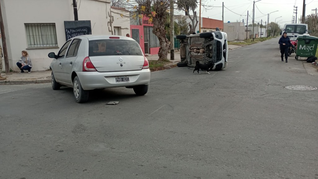 Colisi&oacute;n entre dos vehiculos en 11 de Septiembre y Chacabuco